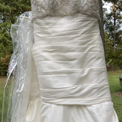 Vintage Off-White Ivory Strapless Women’s Wedding Dress Size: 6.